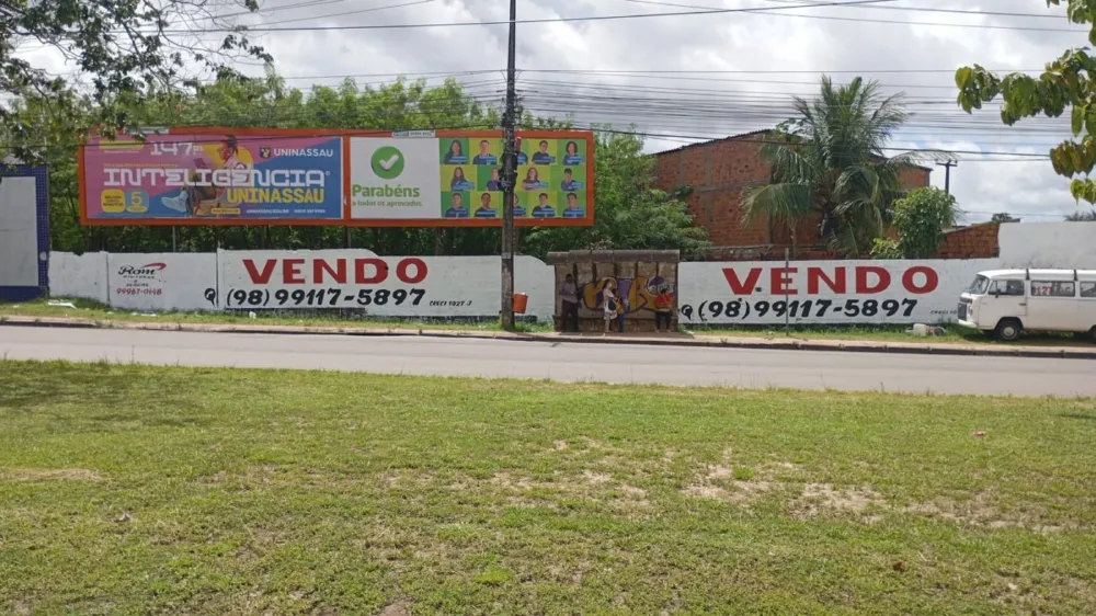 Terreno 3.020,54 m² – Av. dos Franceses